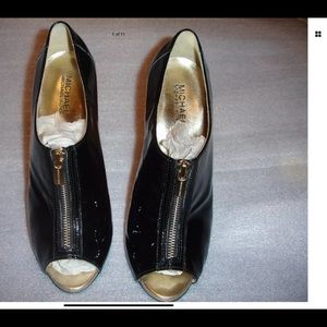 ❄️Micheal KOR(MK) Black patent peep toe/